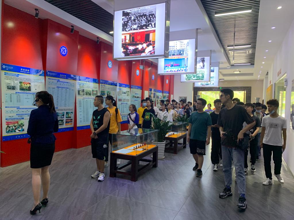 国庆参观校史馆