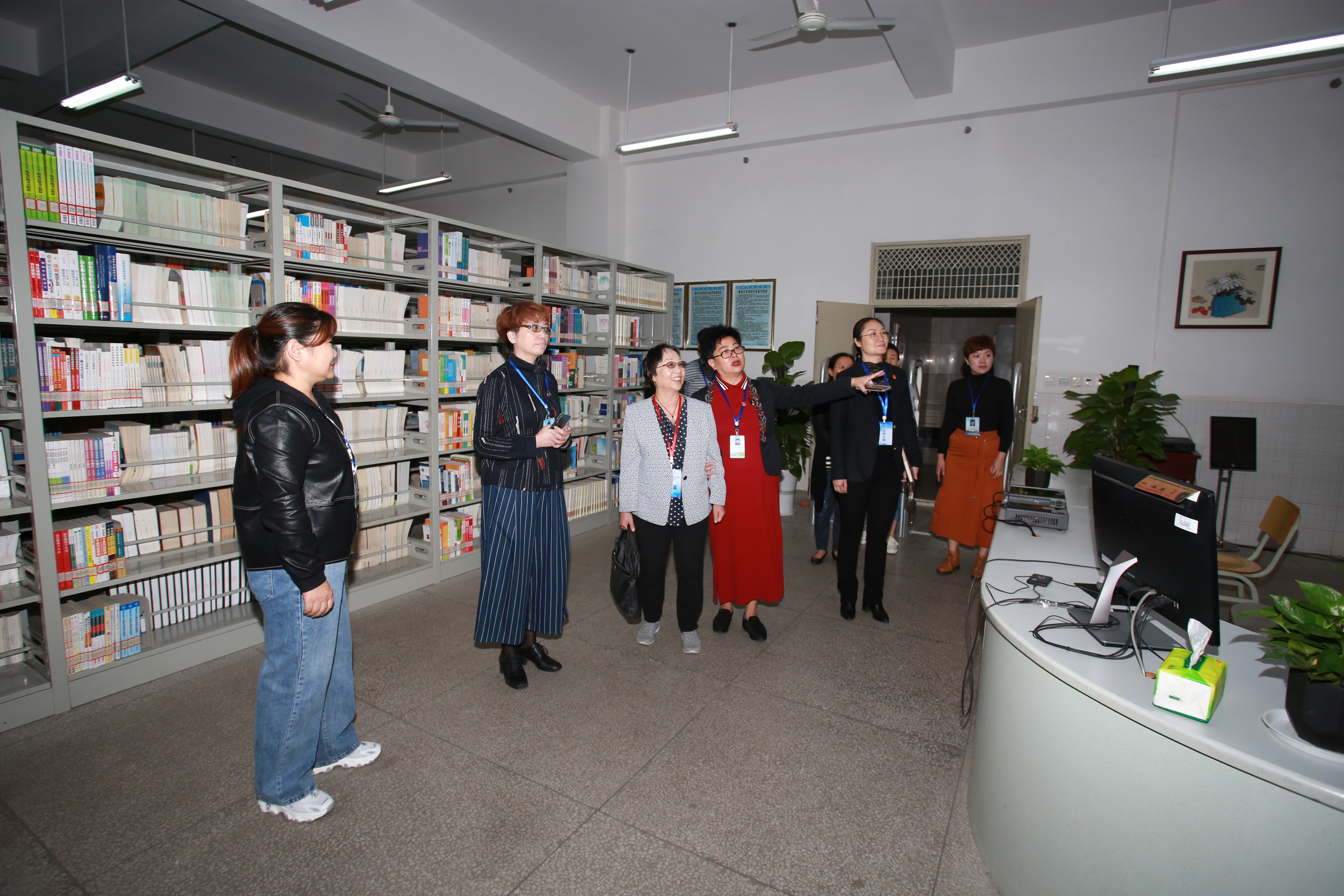 专家走访医学图书馆