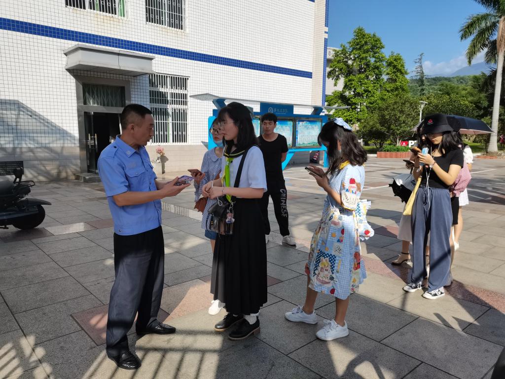 保卫处严格做好出入登记,防控疫情